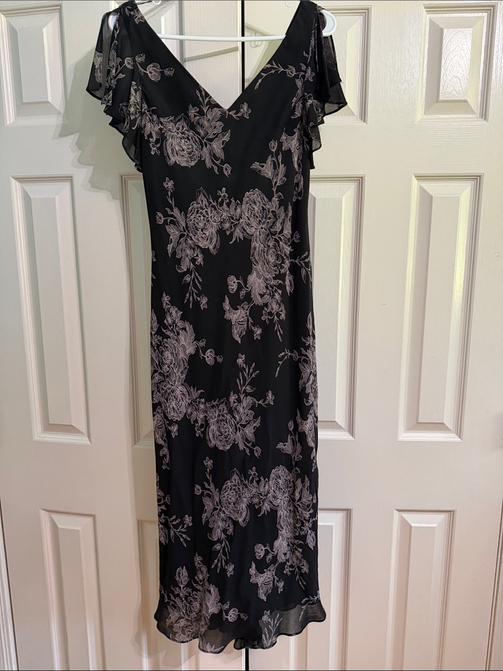 Jones New York Black Floral V-Neck Midi Dress with Gray Print